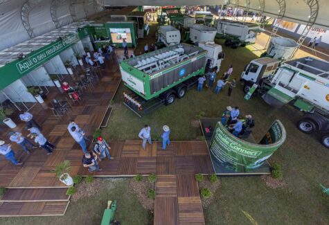 Comemoração de 60 anos de fabricante de maquinários para pecuária teve lançamento de livro