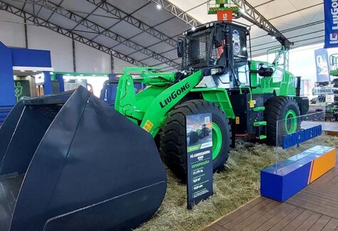 Montadora lança nova pá carregadeira e outros 13 produtos