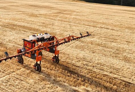 Empresa lança serviço de locação de robôs pulverizadores 100% elétricos e autônomos