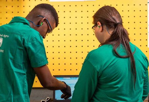 Distribuidora de máquinas aumenta número de técnicos e investimentos