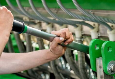 Manutenção preventiva e de emergência em máquinas agrícolas: aprenda a identificar qual a necessidade do seu maquinário