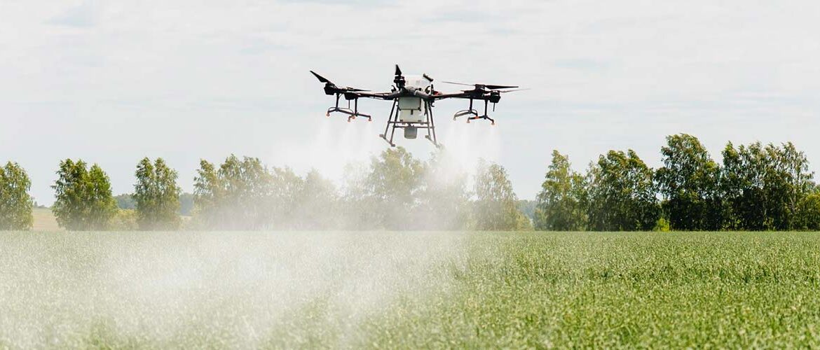 Pulverização com drones amplia eficiência no campo, mas exige ajustes técnicos para resultados consistentes