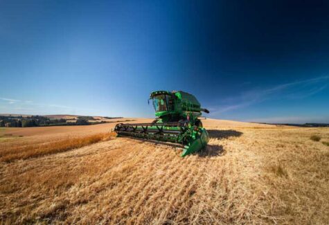 John Deere lança equipamentos focados em pequenas e médias propriedades rurais
