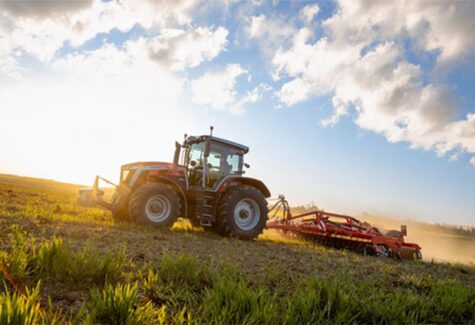 Novo trator MF 8S Xtra traz avanços em eficiência operacional e agricultura de precisão