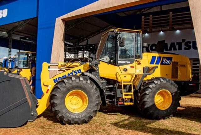 Komatsu fez o pré-lançamento da WA320-8M1 Sugarcane na Agrishow