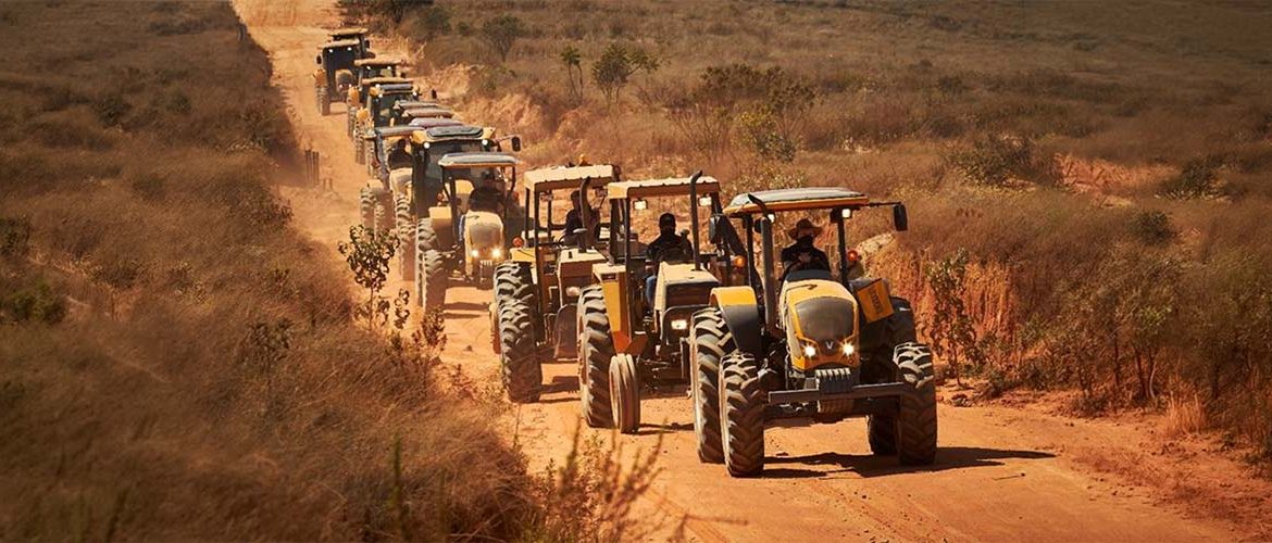 A maior expedição de tratores do mundo desembarca no Oeste da Bahia nesta sexta-feira